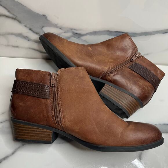 Collection by Clarks Womens Brown Buckle Comfort Round Toe Side Zip Boots Sz 8.5 - Picture 6 of 7